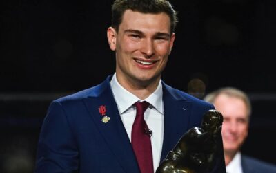 Fernando Mendoza gana el Trofeo Heisman como el mejor jugador de fútbol americano universitario