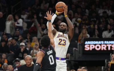 LeBron James anota dos tiros libres clave y Lakers vencen 116-114 a Suns tras dejar ir ventaja de 20