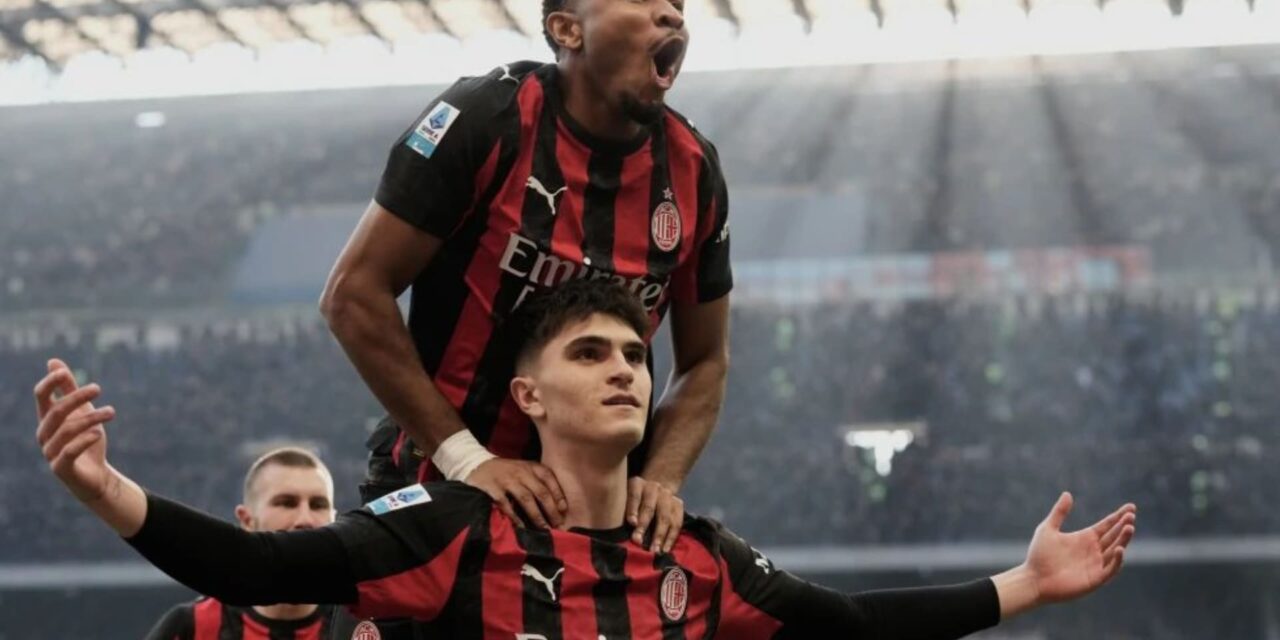 Adolescente Bartesaghi anota dos goles, pero Milan empata 2-2 y el Napoli pierde