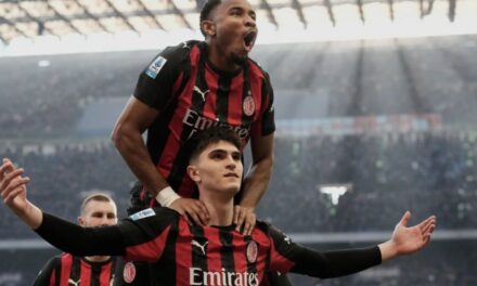 Adolescente Bartesaghi anota dos goles, pero Milan empata 2-2 y el Napoli pierde
