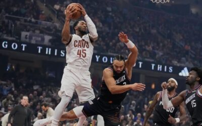 Donovan Mitchell anota 34 puntos y lleva a los Cavaliers a la victoria 129-113 sobre los Suns
