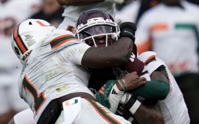 El estudiante de primer año de Miami, Malachi Toney, se redime con un touchdown ganador en la victoria por 10-3 sobre Texas A&M