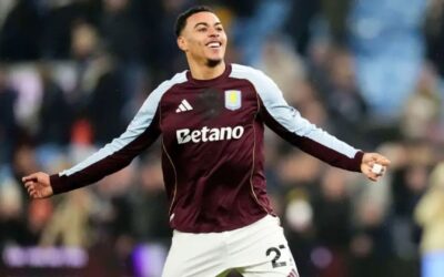 Aston Villa vence 2-1 al Man United y logra su décima victoria consecutiva
