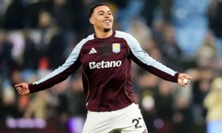 Aston Villa vence 2-1 al Man United y logra su décima victoria consecutiva