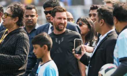 La visita de Messi a India comienza de forma caótica con fanáticos enojados que invaden el campo