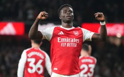 Arsenal retoma ventaja de cinco puntos en la Liga Premier, mientras Liverpool se desinfla en Anfield