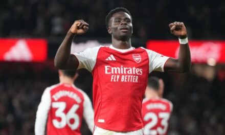 Arsenal retoma ventaja de cinco puntos en la Liga Premier, mientras Liverpool se desinfla en Anfield