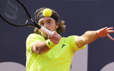 Tsitsipas cambia de raqueta para regresar al top ten