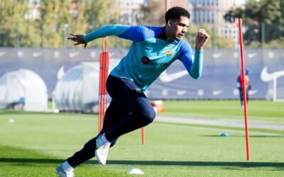 Flick asegura que Araujo no jugará ante el Atlético por «una situación privada»
