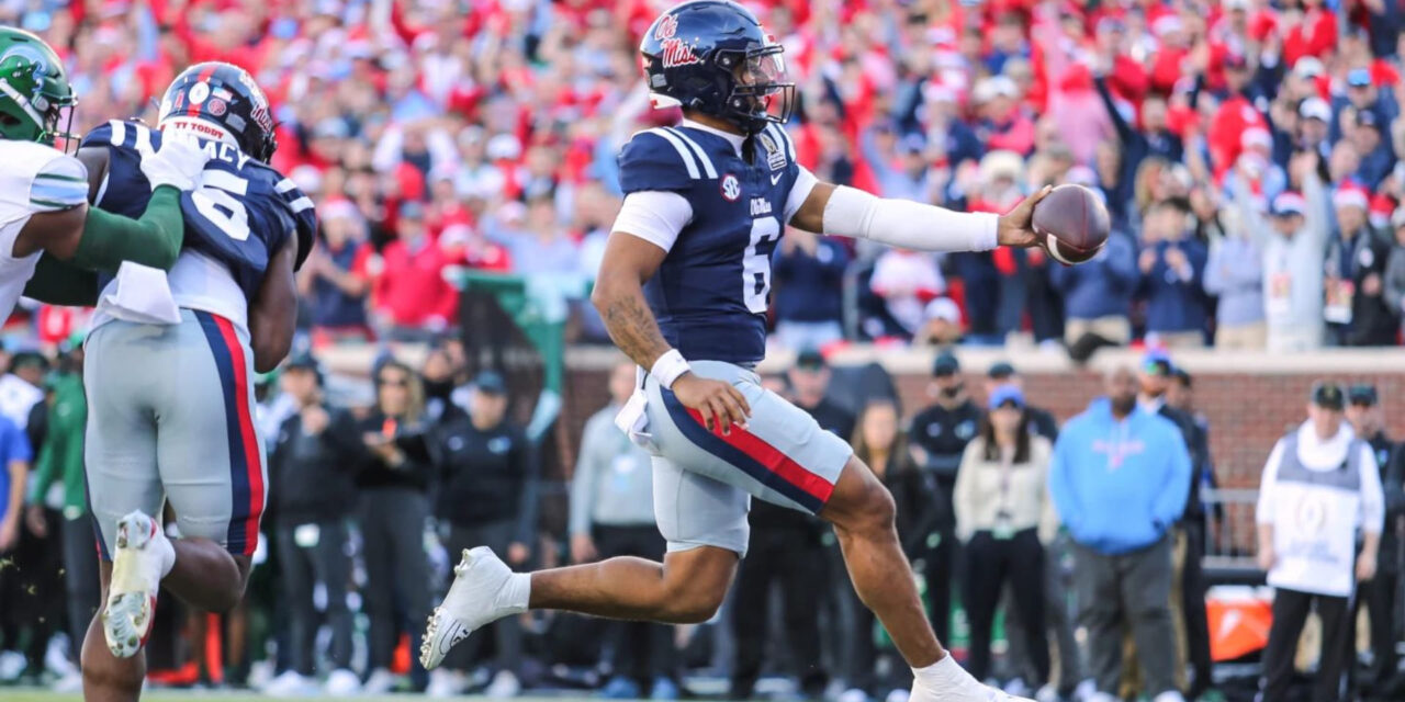 Chambliss y el No. 6 Ole Miss dominan su prueba sin Kiffin y vencieron al No. 17 Tulane 41-10 en el CFP