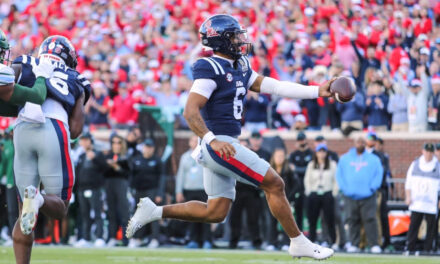Chambliss y el No. 6 Ole Miss dominan su prueba sin Kiffin y vencieron al No. 17 Tulane 41-10 en el CFP
