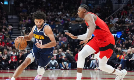 Nuggets superan a los Raptors 106-103 sin el lesionado Jokic
