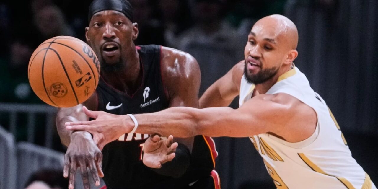 Derrick White anota 33 puntos, su mejor marca de la temporada, y nueve triples, y los Celtics se alejan del Heat por 129-116.