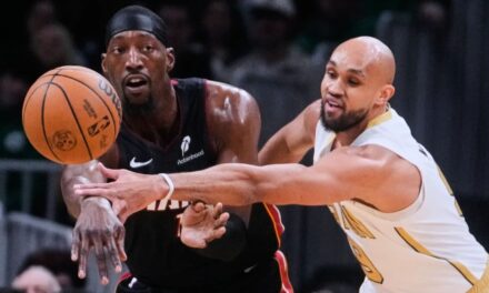 Derrick White anota 33 puntos, su mejor marca de la temporada, y nueve triples, y los Celtics se alejan del Heat por 129-116.