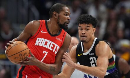 Durant anota 31, Sheppard tiene racha de 11 y Rockets vencen 115-101 a Nuggets