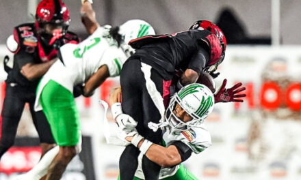 El equipo n.° 23 North Texas vence a San Diego State 49-47 en el New Mexico Bowl