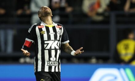 Neymar renueva su contrato con el Santos hasta diciembre de 2026