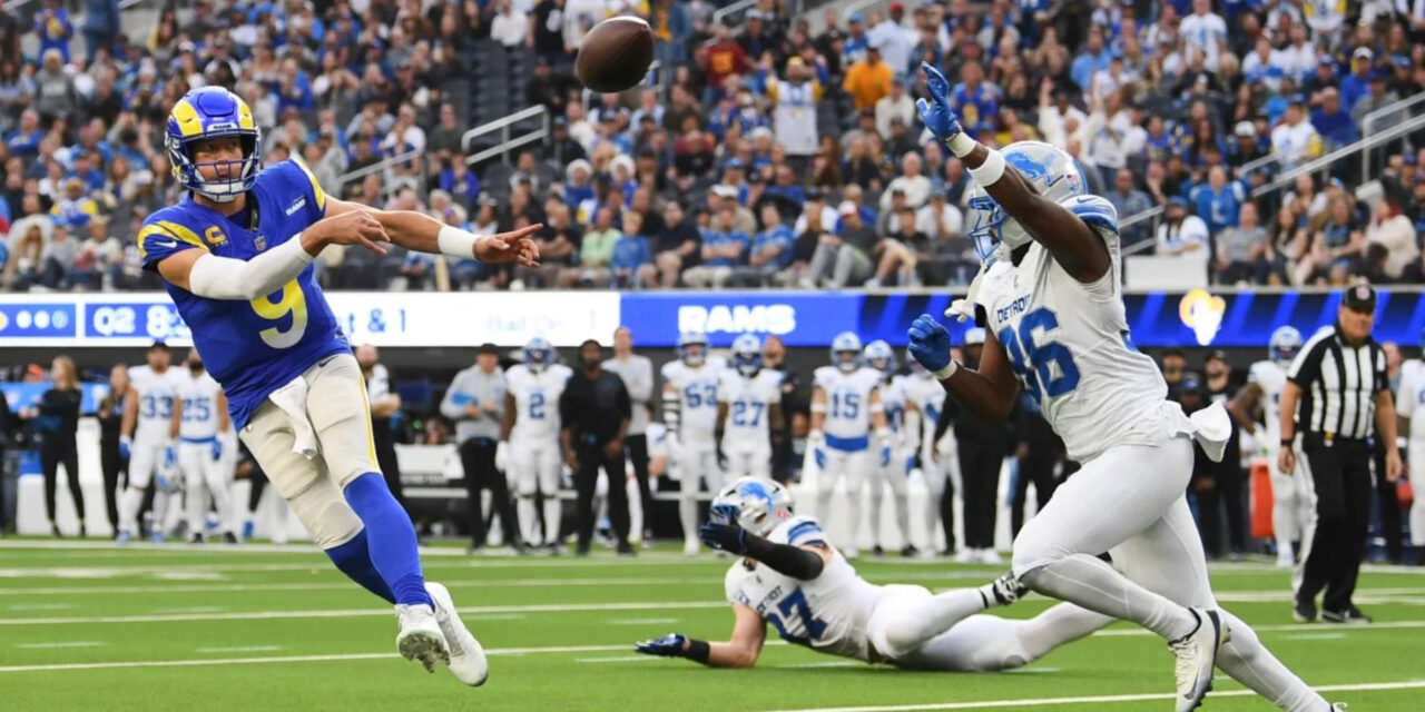 Matthew Stafford lleva a los Rams a una victoria de 41-34 sobre los Lions, asegurando otro puesto en los playoffs.