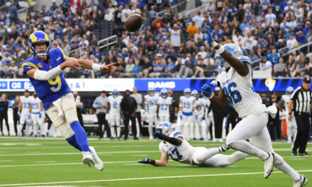 Matthew Stafford lleva a los Rams a una victoria de 41-34 sobre los Lions, asegurando otro puesto en los playoffs.
