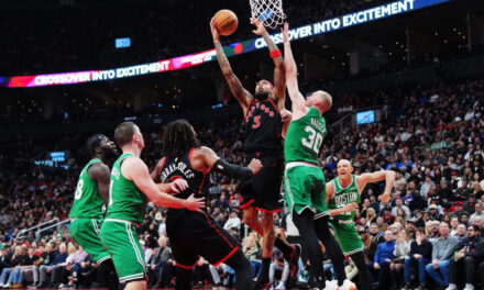 Pritchard anota 33 puntos y Celtics vencen 112-96 a unos Raptors en mala racha