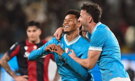 Neres da doblete y Napoli gana la Supercopa de Italia con victoria sobre Bolonia
