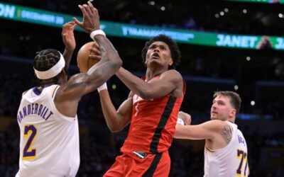 Amen Thompson anota 26 puntos y Rockets propinan paliza navideña a Lakers