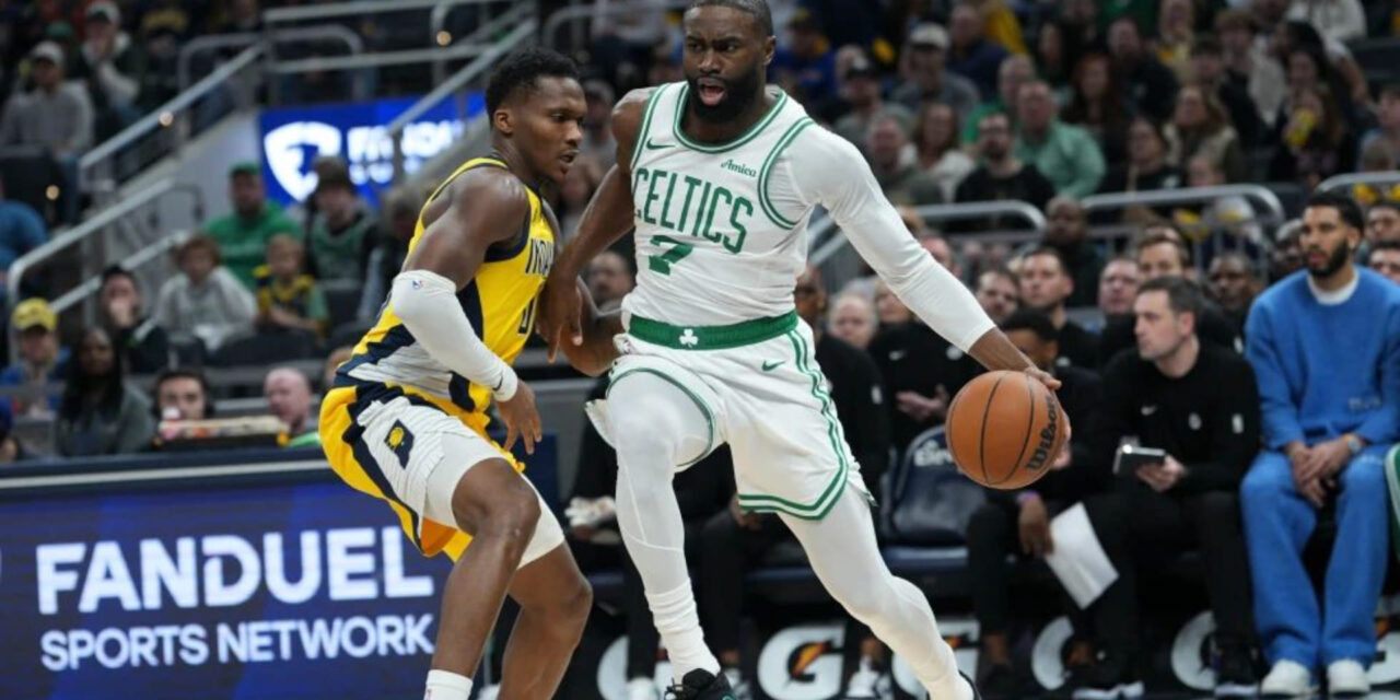 Jaylen Brown anota 30 puntos y Celtics encestan 20 triples para vencer a Pacers por 140-122