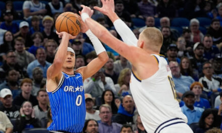 Black anota 38 puntos en triunfo 127-126 del Magic sobre Nuggets