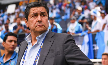 Luis Fernando Tena renueva con Guatemala hasta 2030