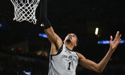 Victor Wembanyama lidera a los Spurs a una victoria de 126-98 contra los Hawks