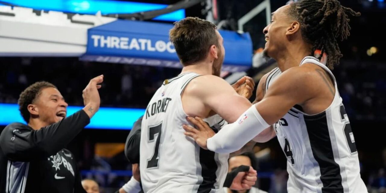 Kornet bloquea la bandeja de último segundo de Wagner y Spurs vencen 114-112 a Magic