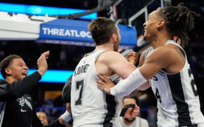 Kornet bloquea la bandeja de último segundo de Wagner y Spurs vencen 114-112 a Magic