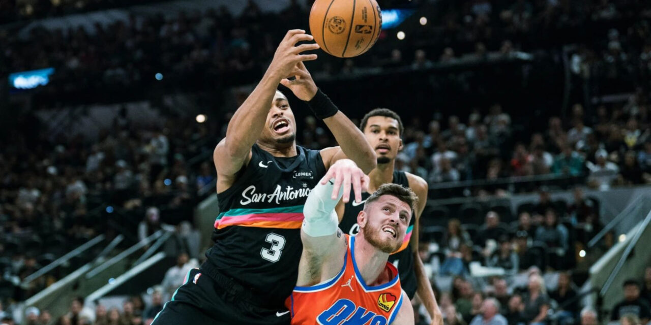 Los Spurs vencieron al Thunder por segunda vez en 10 días, logrando una victoria por 130-110 con Johnson y Castle