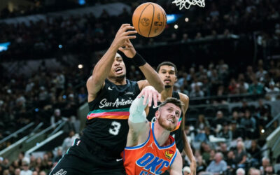 Los Spurs vencieron al Thunder por segunda vez en 10 días, logrando una victoria por 130-110 con Johnson y Castle