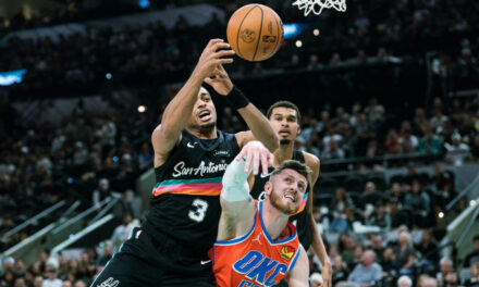 Los Spurs vencieron al Thunder por segunda vez en 10 días, logrando una victoria por 130-110 con Johnson y Castle