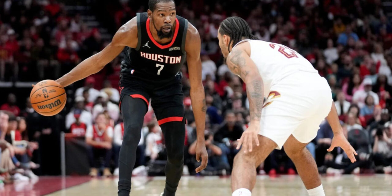 Kevin Durant anota 30 puntos para llevar a los Rockets a una victoria dominante sobre los Cavaliers