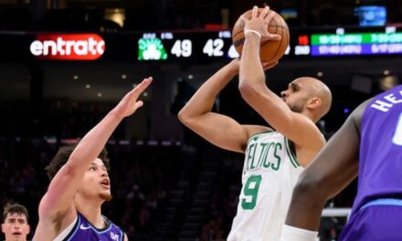 Derrick White suma 27 puntos y 7 tapones para liderar a los Celtics ante el Jazz 129-119