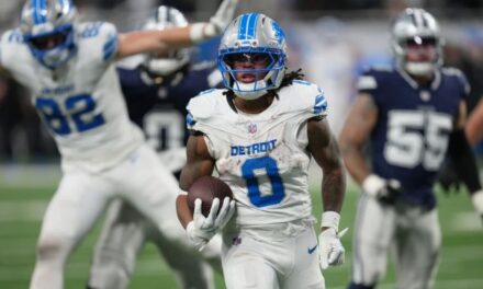 Jahmyr Gibbs anota 3 veces y Lions logran victoria importante, 44-30 sobre Cowboys