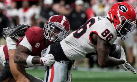 El número 3 Georgia pone fin a la rivalidad con el número 10 Alabama y vence 28-7 para ganar el campeonato de la SEC.