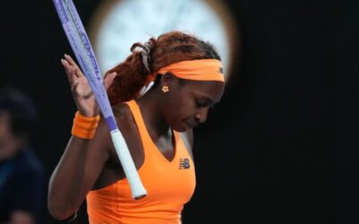 Coco Gauff rompe su raqueta frustrada tras derrota en el Abierto de Australia