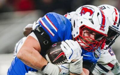 Jennings lanza para 278 yardas para liderar a SMU a la victoria por 24-19 en el Holiday Bowl sobre el No. 21 Arizona