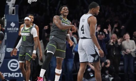 Edwards anota canasta decisiva en victoria de Timberwolves 104-103 sobre Spurs