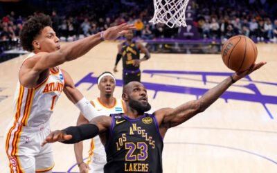 LeBron casi alcanza el triple-doble, Luka suma 27 en la contundente victoria de los Lakers por 141-116 sobre los Hawks.