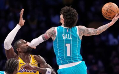 LaMelo Ball anota 9 triples para liderar a los Hornets a una sorprendente victoria por 135-117 sobre los Lakers