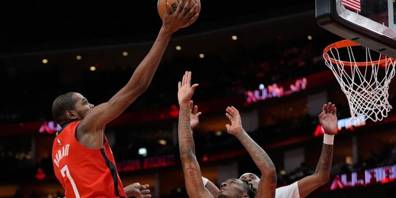 Los 39 puntos de Kevin Durant, su mejor marca de la temporada, y sus tiros libres decisivos impulsan a los Rockets a la victoria sobre los Timberwolves.