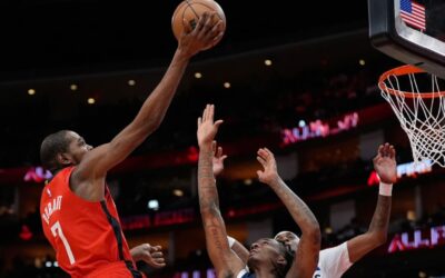 Los 39 puntos de Kevin Durant, su mejor marca de la temporada, y sus tiros libres decisivos impulsan a los Rockets a la victoria sobre los Timberwolves.