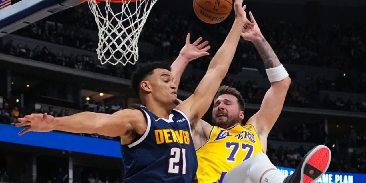 Doncic logra un triple-doble y los Lakers remontan ante unos Nuggets con pocos jugadores, 115-107