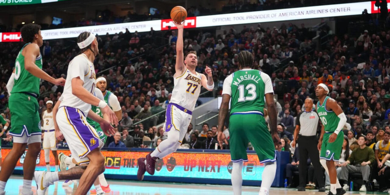 Luka Doncic vence otra vez a Mavericks y Lakers remontan en el 4º periodo para ganar 116-110