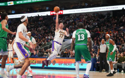 Luka Doncic vence otra vez a Mavericks y Lakers remontan en el 4º periodo para ganar 116-110