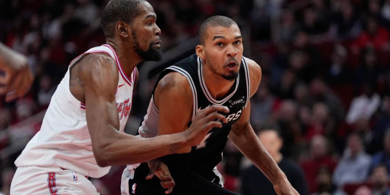 Wembanyama anota 28 puntos y lidera a los Spurs ante los Rockets, 111-99